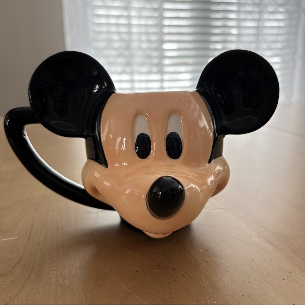DISNEY MICKEY MOUSE 20 oz Sculpted Ceramic Mug. New In Box Fast Ship. See Pics